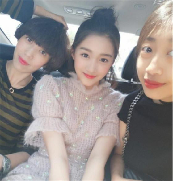 关晓彤经纪人够美了直到看到邢菲经纪人颜值太高可以出道了