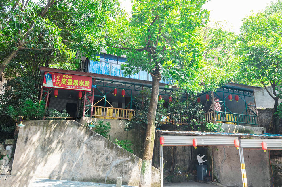 南山泉水鸡一条街植物园,金鹰,耍的地方也蛮多的