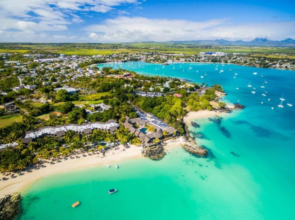 99坦桑尼亚  桑给巴尔群岛环绕桑岛的是印度洋罕见的绿松石色,东海岸