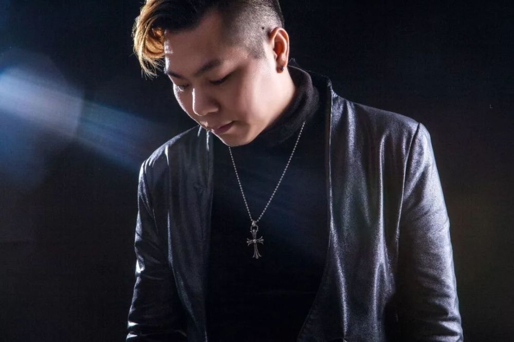 艺涛2020年第二首新歌疗伤系情歌擦肩而过正式发行敬请试听