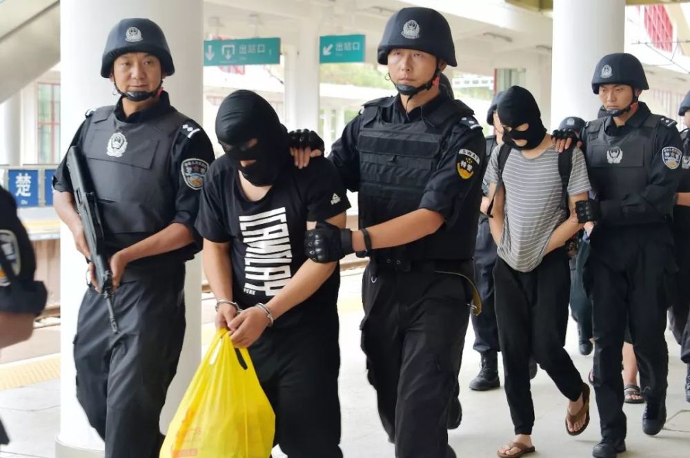 楚雄警方成功破获姚安626网络诈骗案5名犯罪嫌疑人被押解归案