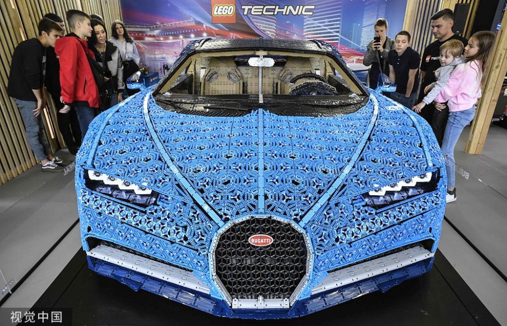 乐高迷用百万个积木拼一辆豪车,耗时1.3万小时,时速20公里