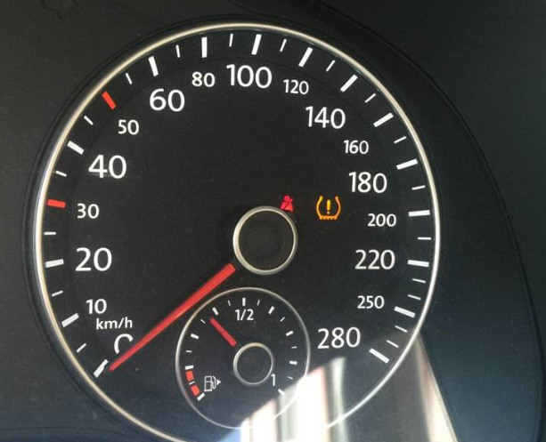 仪表盘上可以 救命 的4个指示灯 老司机 亮了赶紧停下