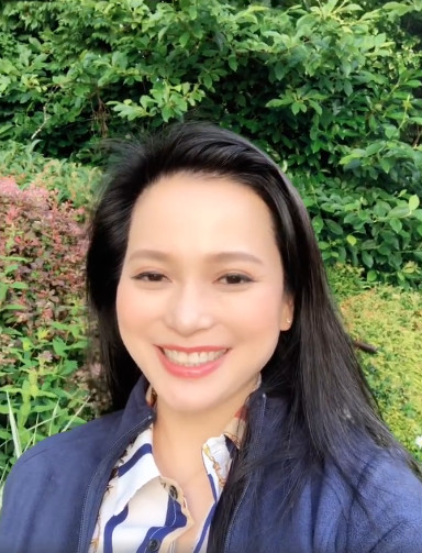 48岁陈少琪近照曝光明眸皓齿甜笑不停否认曾与吴京结婚