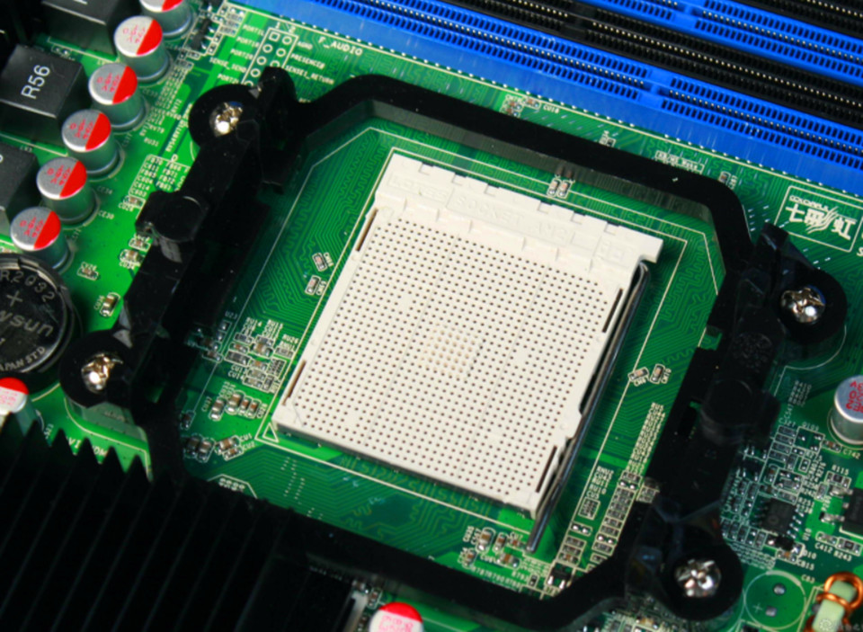 先不管它的内部设计有多复杂,光是里面的稀有金属就已经能够提它的