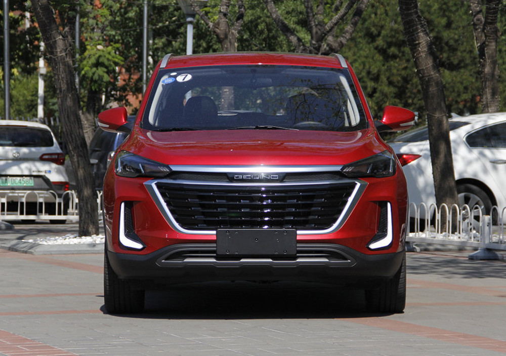 马上就来 北汽全新suv 换掉旧车标 起售价不到6万