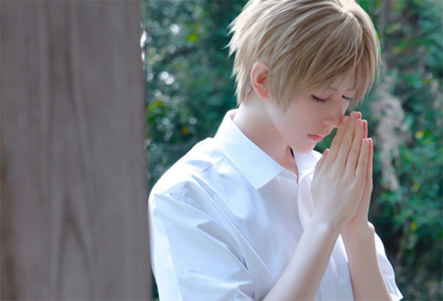 谁注意过熊祁的鼻子cos夏目双手合十碰不到嘴网友美女无疑