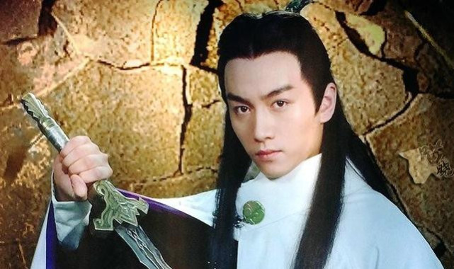 它就是成书于大清嘉庆年间的《三侠五义》,《三侠五义》的作者名叫石