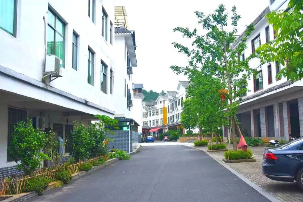 锦水之畔的这里已经成为了随着丹霞街道乡村旅游蓬勃发展瑶塘新村地处