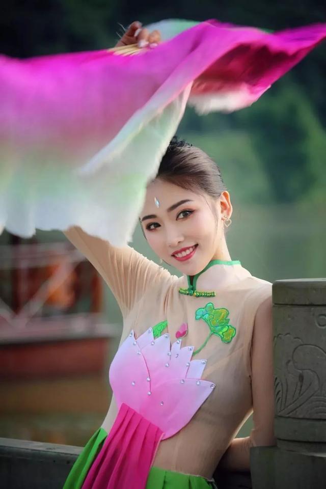 这是2018重姐冠军骆虹宇,2015重姐冠军彭诗茗倾情助演,2018重姐季军李