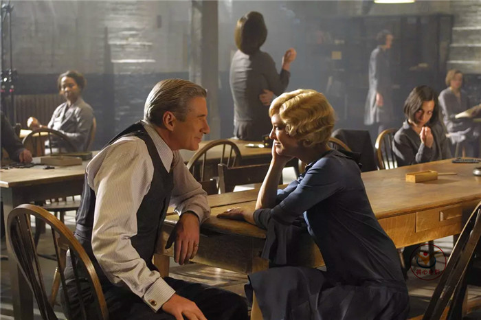 充满黑色幽默的电影,歌舞推动剧情,颠倒黑白的能力让人叹为观止