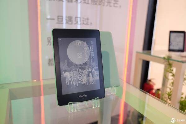 Kindle Paperwhite 有了彩色外壳