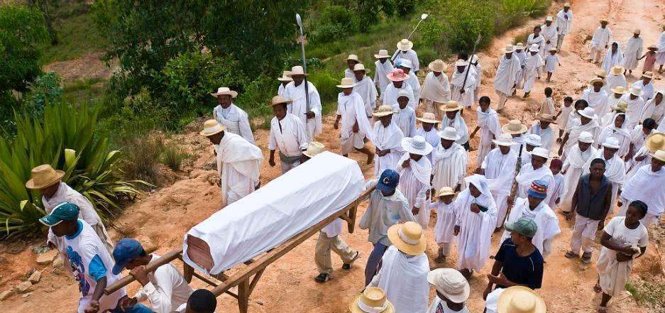 人死後為什麼要蓋住臉?殯儀館告訴你真相,看完之後長知識了_騰訊新聞