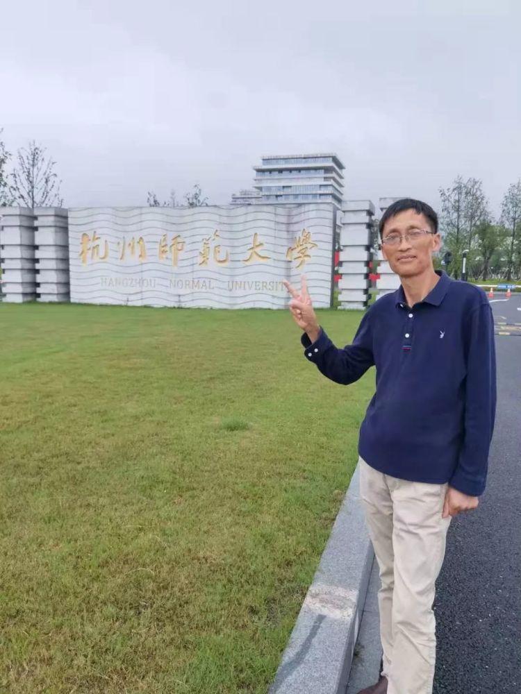 看着这些即将涌入祖国各地的年轻血液,王双进很欣慰,也很受触动.