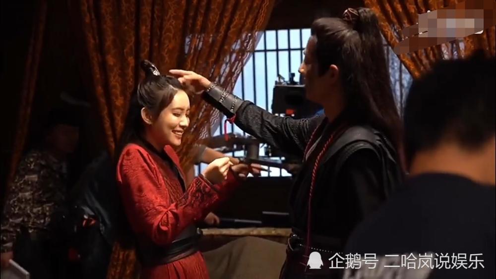 《陈情令》:肖战孟子义玩"划拳",看到肖战弹她额头后,我酸了