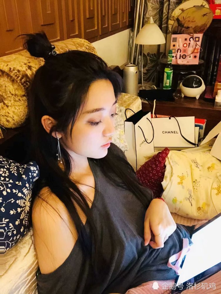 快乐星球演员现状,冰柠檬成网红,她却成了小包总的妻子