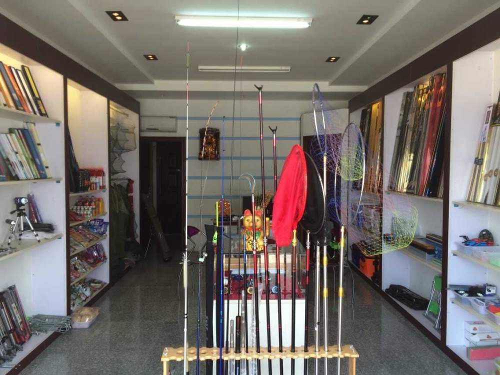 县城渔具店生意难做 改变一下 还能焕发生机