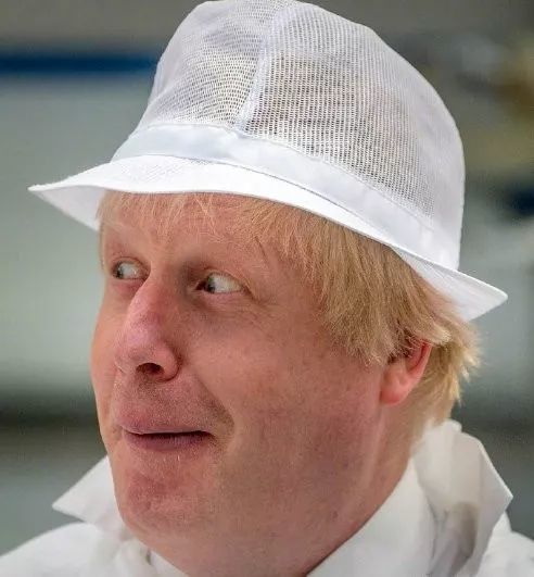 这一轮上热搜,人们更发现了他"行走的表情包"的潜质.