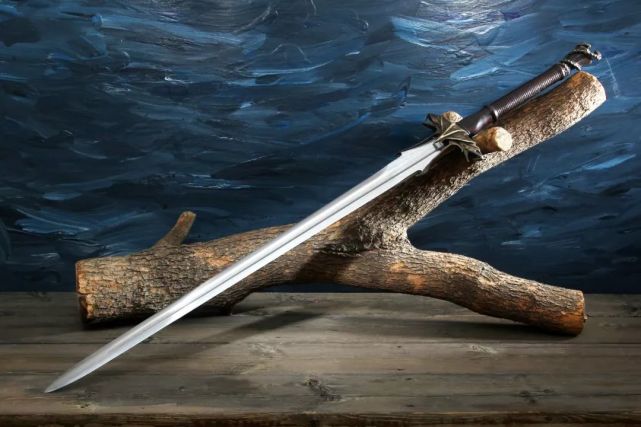 造型奇特的西方宝剑魔幻精致的西洋剑