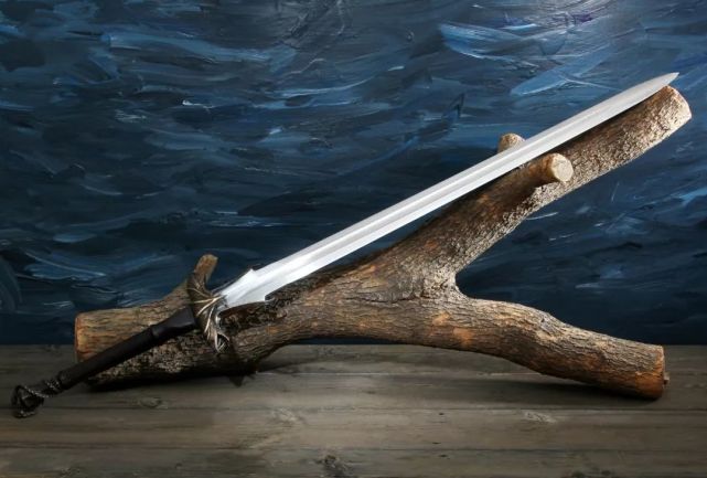 造型奇特的西方宝剑——魔幻精致的西洋剑