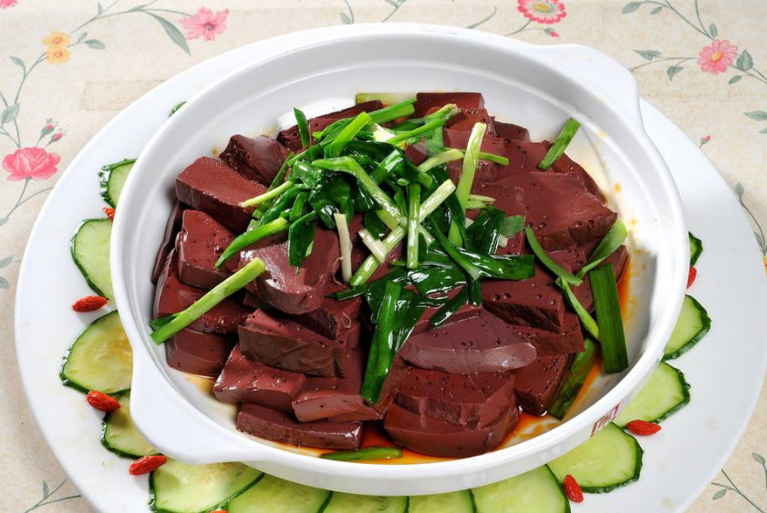 经常吃"猪血"对身体好吗?