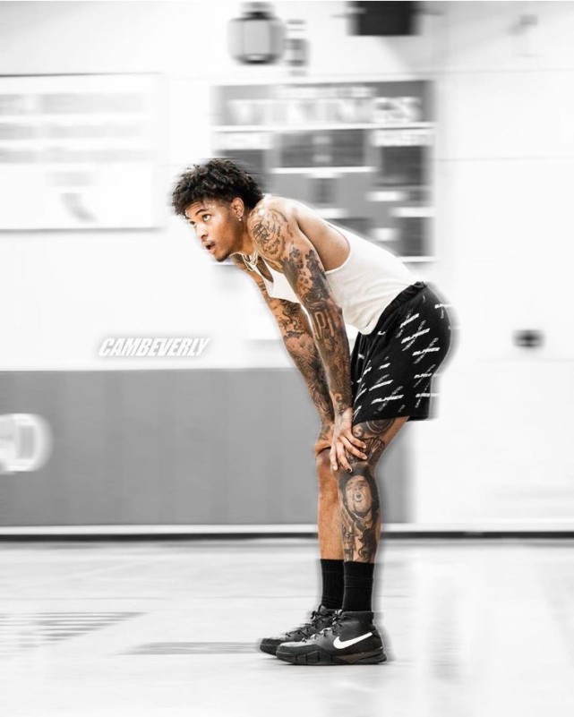 乌布雷上脚nike kobe 1,乌布雷目前由于在为nike 旗下的匡威代言,所以