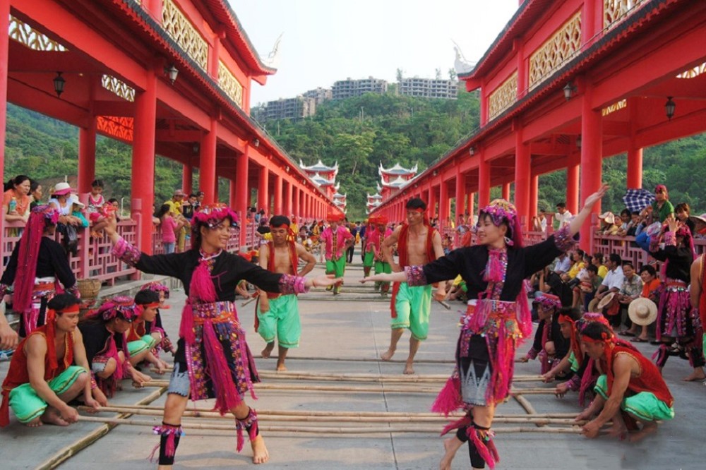 黎族舞蹈打柴舞又叫竹竿舞被称为世界罕见的健美操