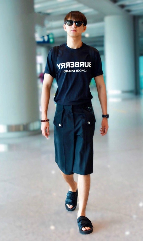 本以为"韩商言"穿西装最帅,没想到五分裤配拖鞋,也能让人心动