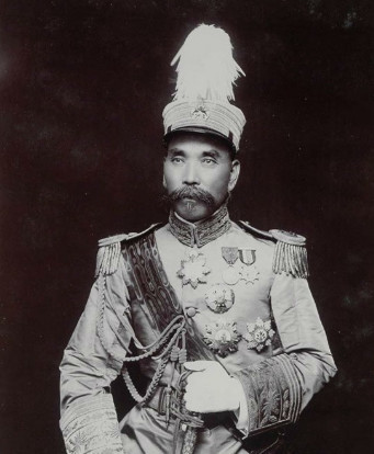 民国时期这个将军很牛,手里3000套房子,每天乐呵呵的收房租