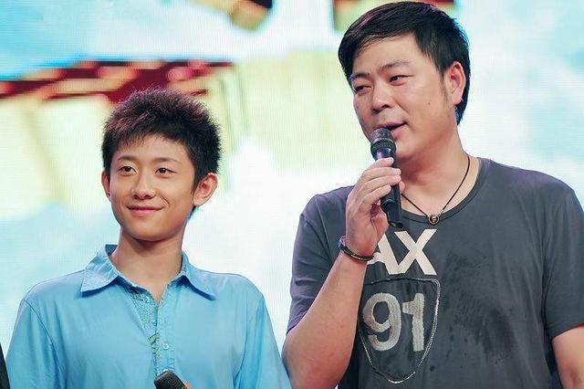 张一山承认自己和韩红的关系,让大家难以相信,爸爸和韩红是兄妹