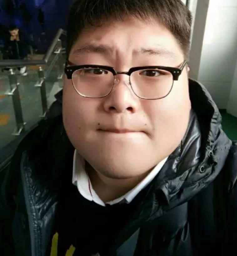 还记得快乐星球的"胖哥"吗?曾经嫌他丑,今26岁帅到掉渣!