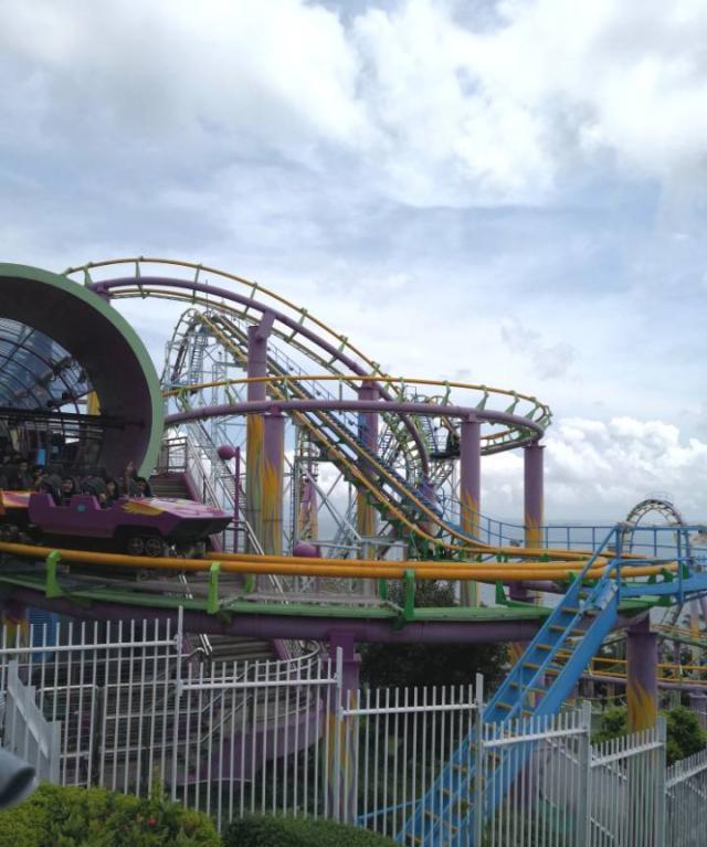 来香港别去迪士尼了 这里水库动物 机动游戏 大型表演应有尽有