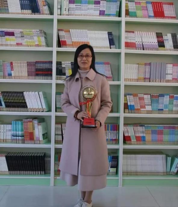 今年的4月份,五莲二中的2名初三学生上课迟到.