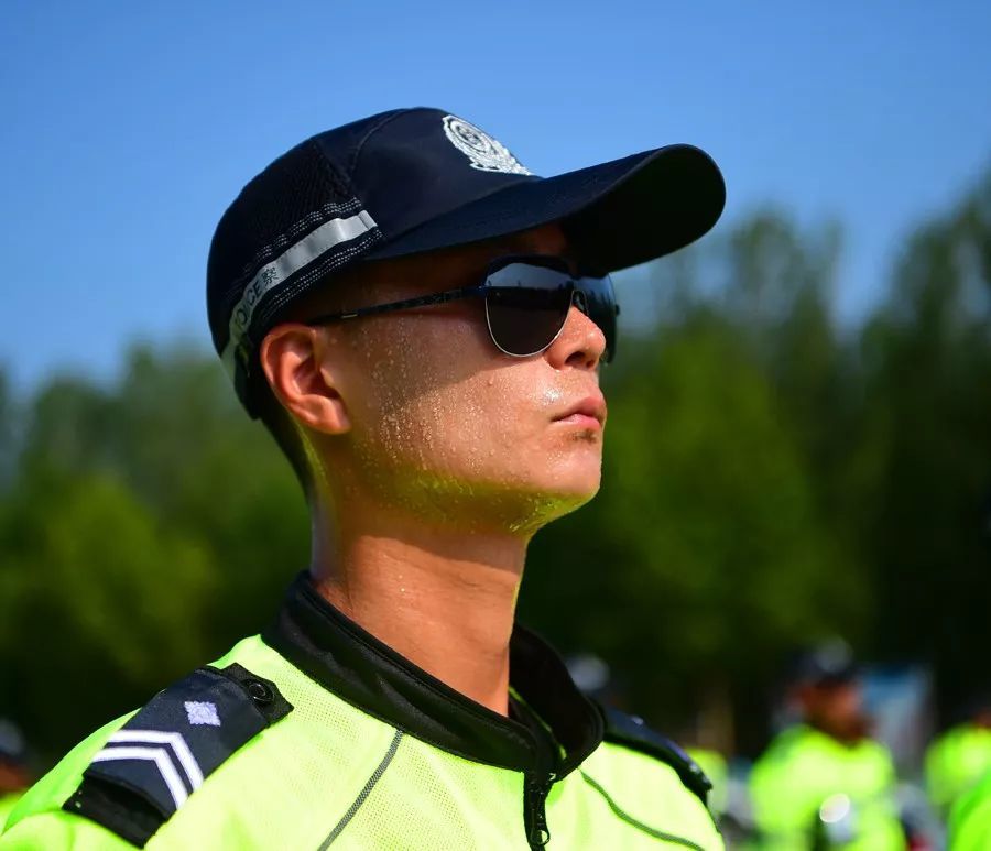 震撼!聊城百辆"铁骑"威武亮相!