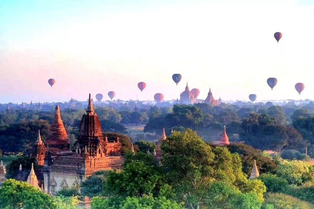 翡翠|传说中，每天都有几十亿交易额的翡翠原石之都，环境却犹如菜市场？