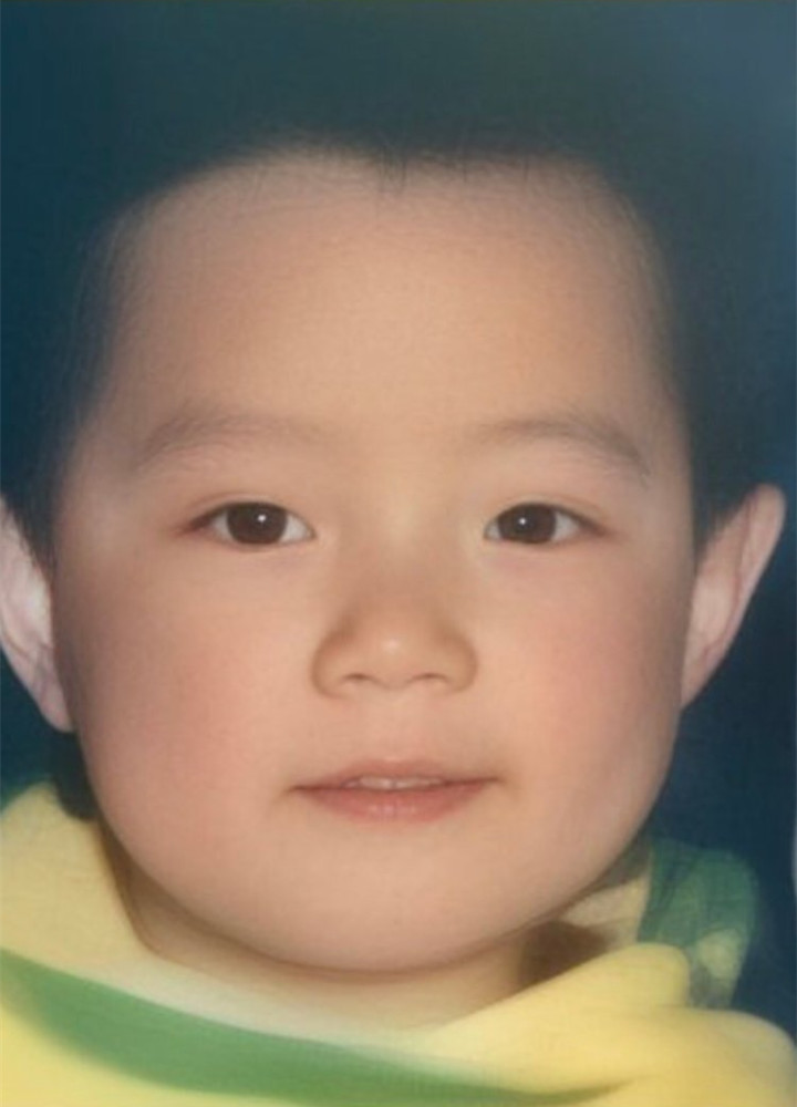 人见人爱的肖战童年照来啦!从小帅到大,网友:基因真好!