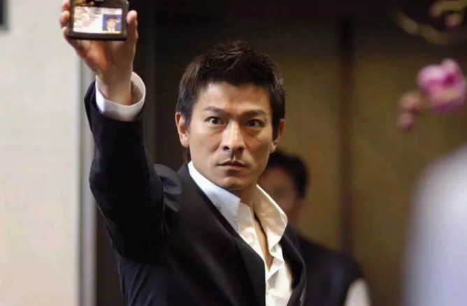 豆瓣高达9.2分,香港黑帮电影巅峰之作始终都是