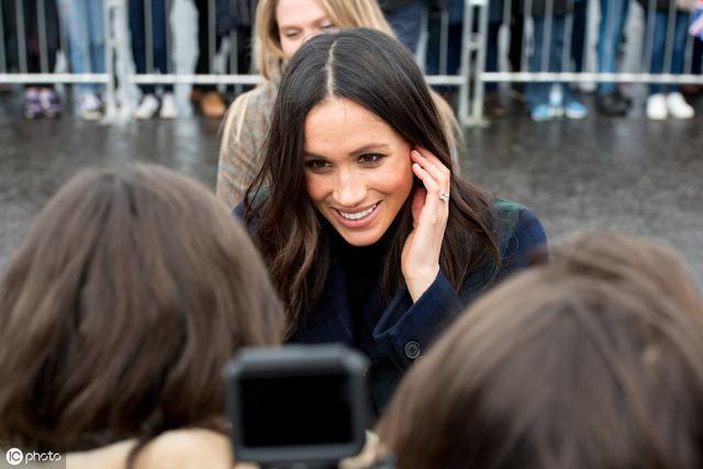 梅根再遭质疑:你敬佩的女性里,为何没有英女王和戴安娜王妃?