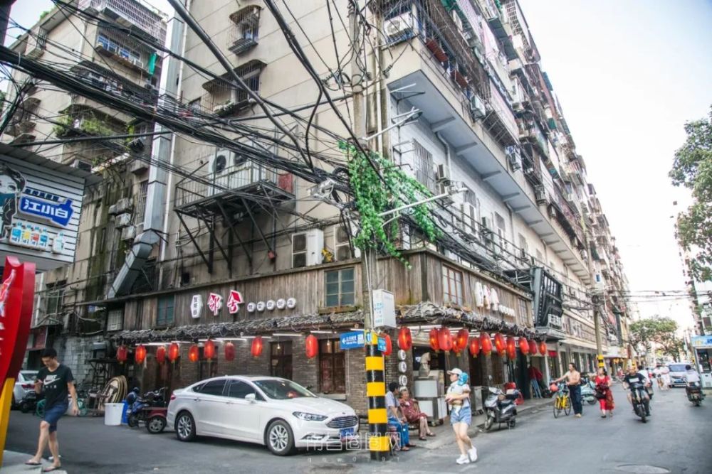 充满烟火气的蛤蟆街才是南昌人眼中真正的深夜食堂