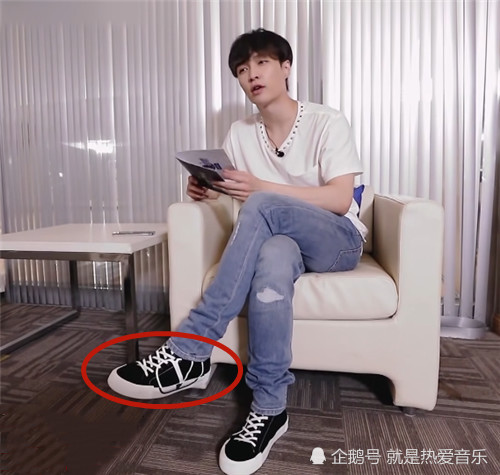 极限挑战:所有人都穿皮鞋就不告诉张艺兴,穿板鞋的他成全场最靓