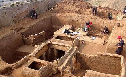 江苏挖出35个活人殉葬古墓,出土"阴阳"定情物,书写旷世情缘