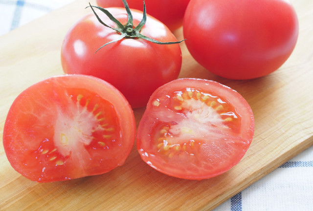 西红柿减肥可以吃吗热量高吗_西红柿可以减肥吗_西红柿减肥可以吃多少