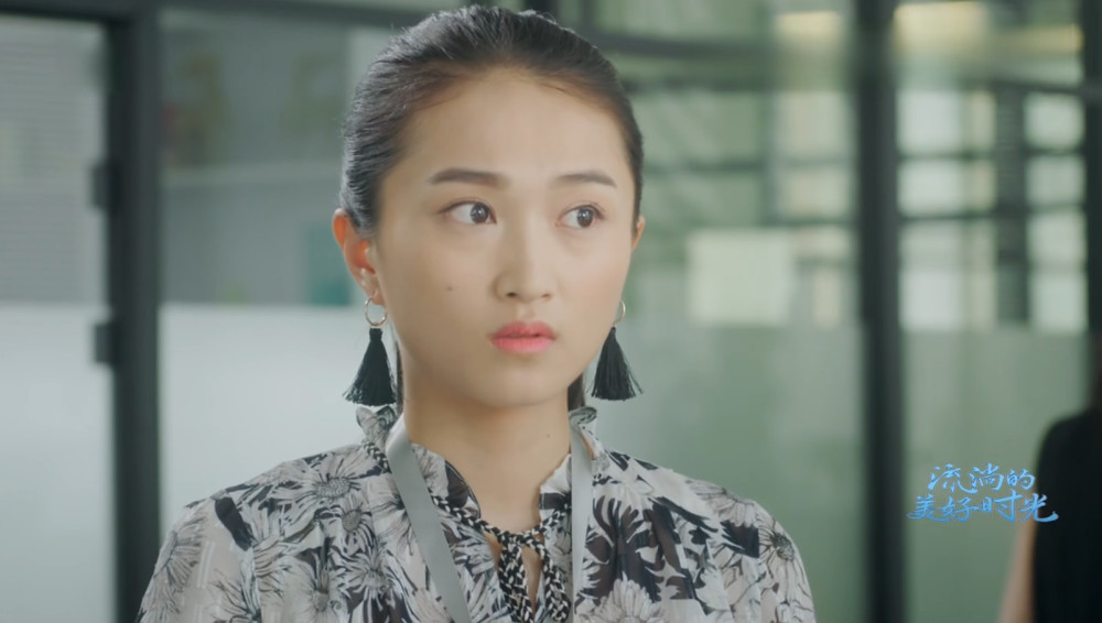 唐小米丑事被当众揭穿,彻底黑化报复易遥,疯狂做一事惨坐牢!