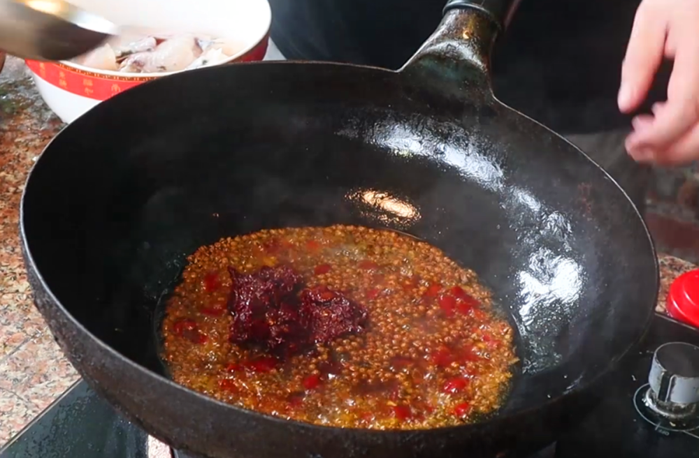 大厨教你青花椒水煮鱼经典做法 重麻重辣 比水煮肉片更好吃