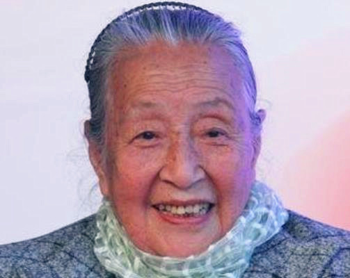 黄素影清平一生,是娱乐圈的"泰斗",连斯琴高娃都叫她妈!