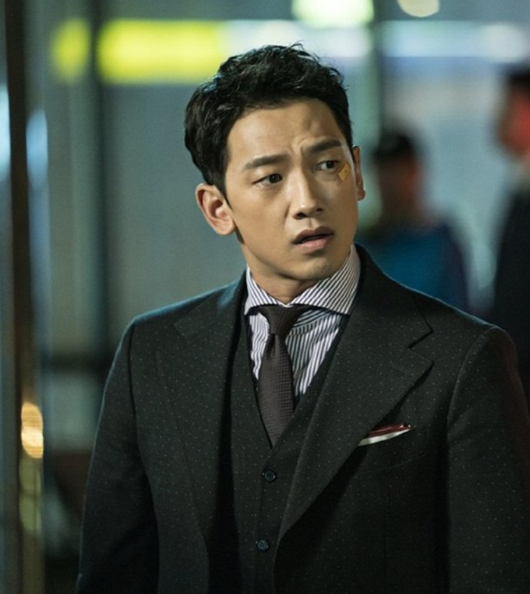 rain金泰熙婚纱照罕见曝光,婚礼极低调,夫妻甜笑很幸福