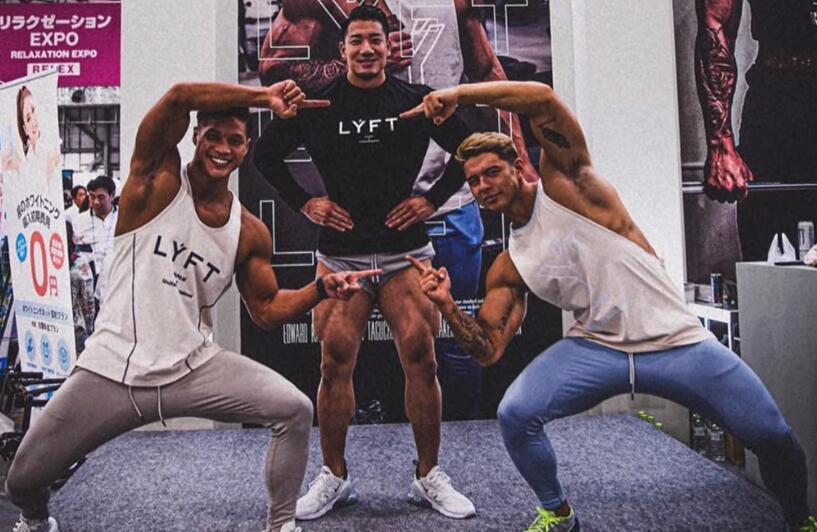 日本健体三人组,一人长相像乐嘉,首个参加海外职业健体比赛!