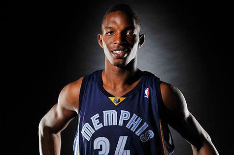 09年,李宁迅速签下号称"穆大叔2世"的哈希姆·塔比特,后者带着诸多