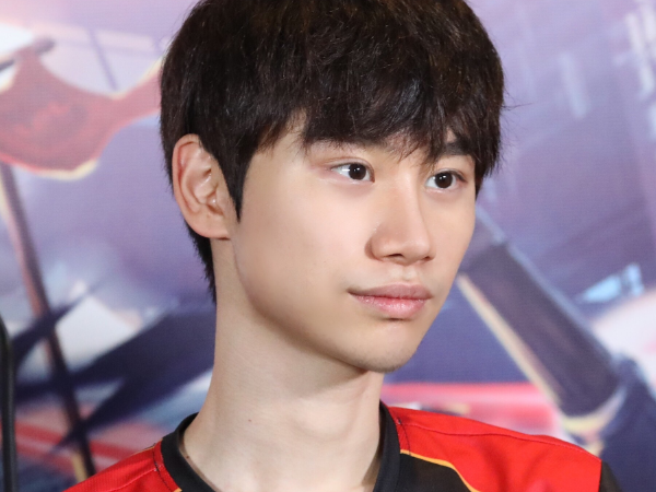 fpx晒金咕咕照片合集严肃又古灵精怪却被粉丝怀疑盗了号