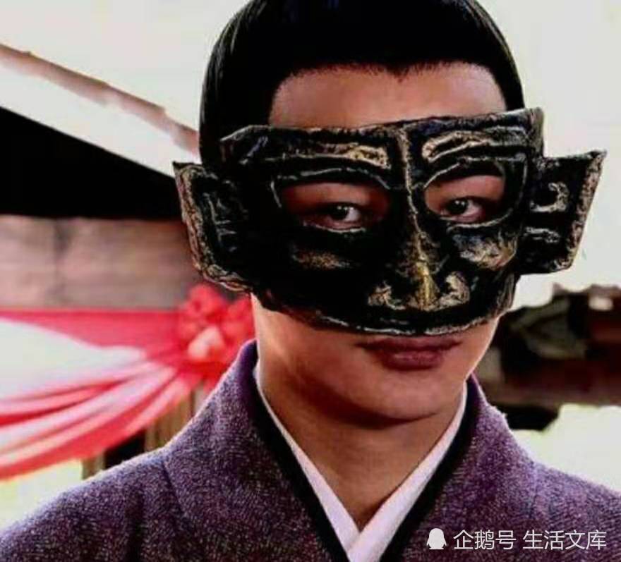 萧炎:我戴面具很丑,花无缺:我戴面具更丑,他:两位都坐下